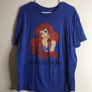 Disney the little mermaid Ariel go on and kiss the girl T-shirt large